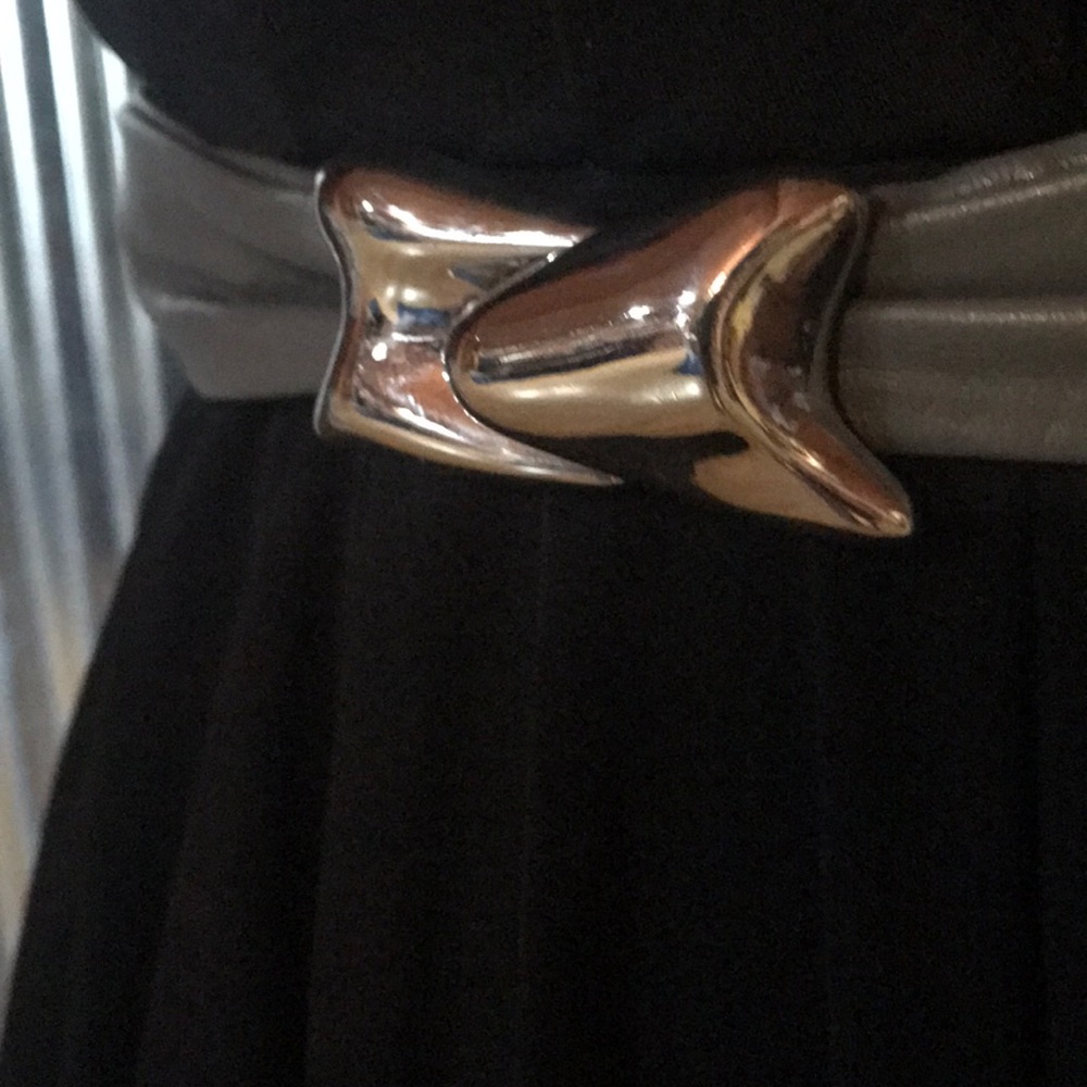 VTG 80’s gray leather adjustable fashion belt